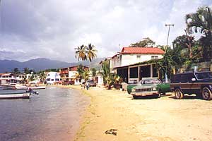 Lack of roads at the western end of Santa Fe beach